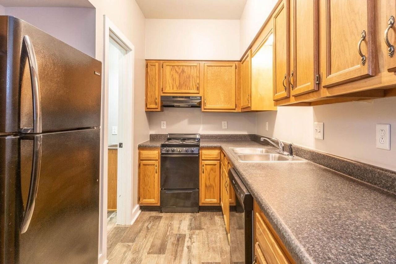 Amazing Apartments Downtown Bloomington - Photo 7 of 18