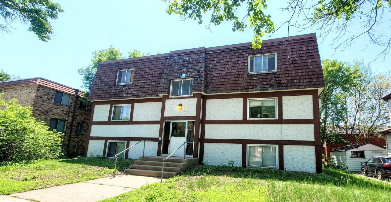 1108 8th Street SE - Photo 2 of 19