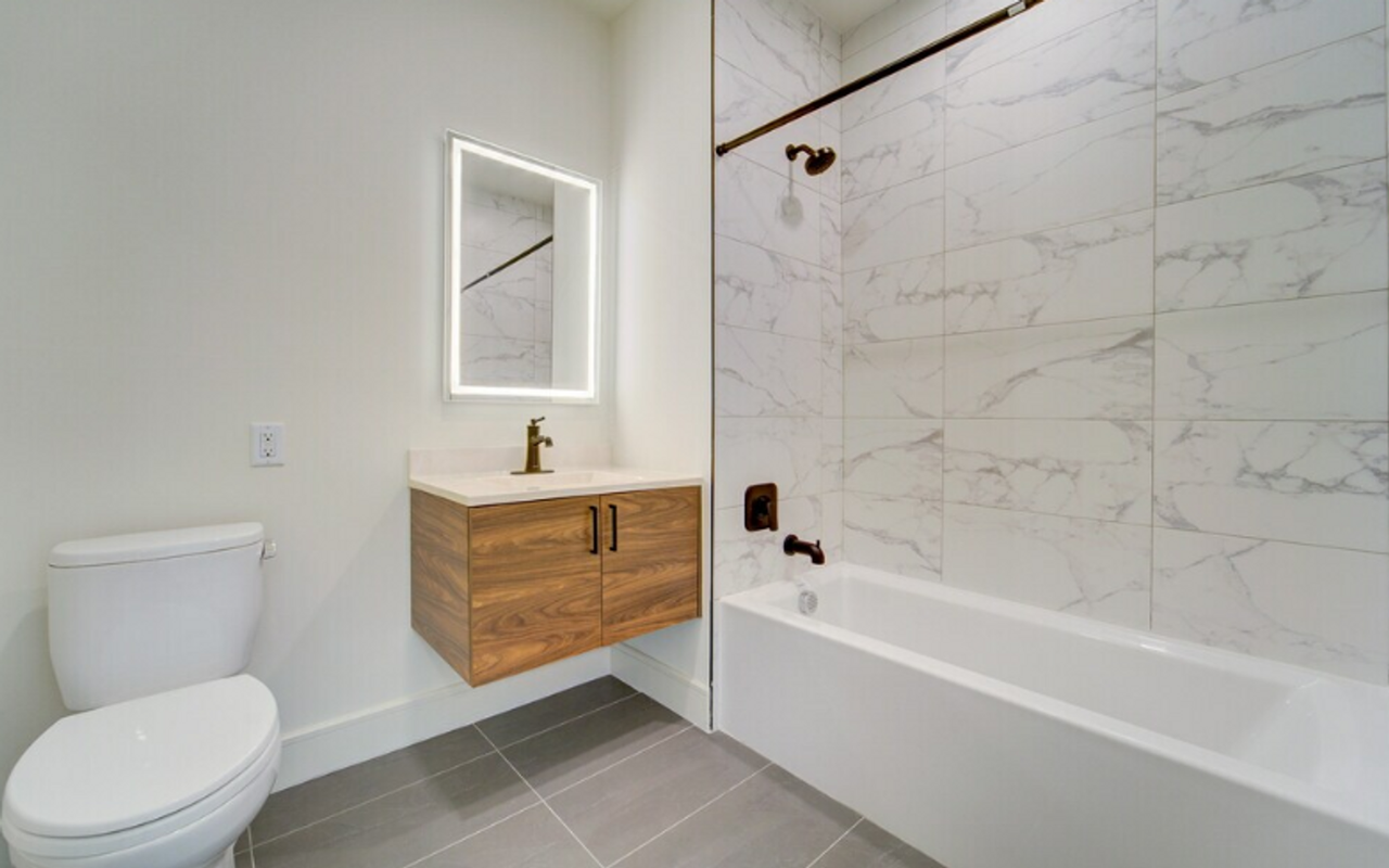 20 Grand - Photo 2 of 10