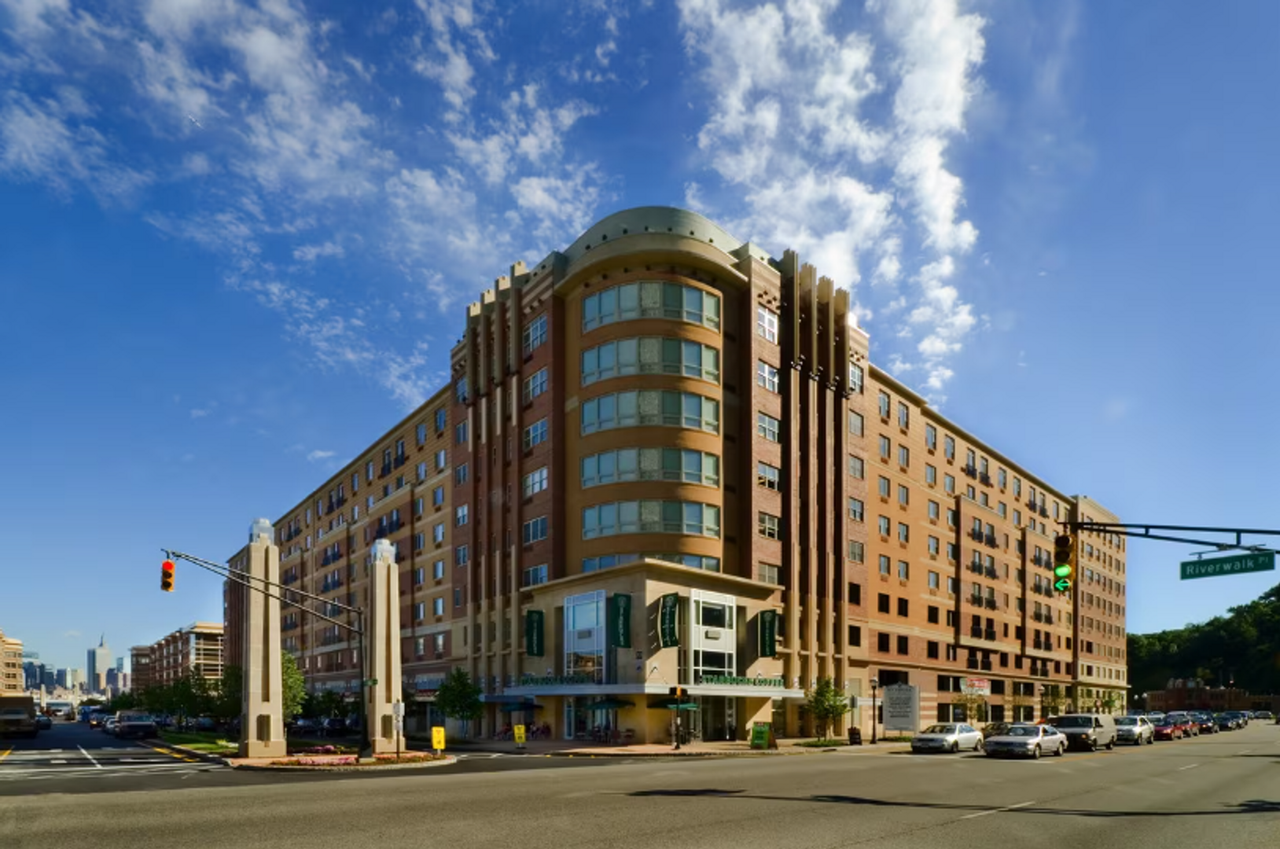 55 Riverwalk Place - Photo 6 of 18