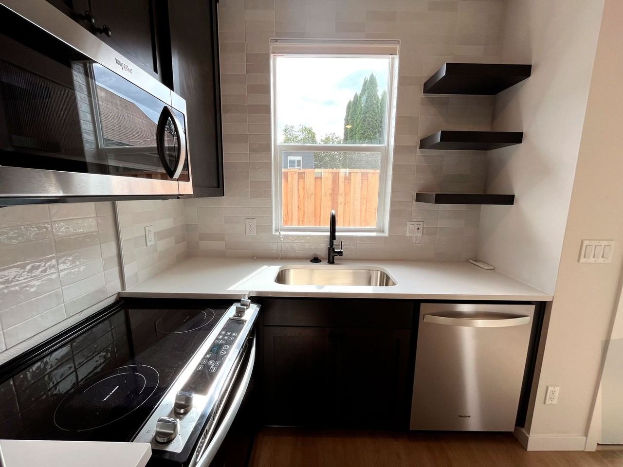 4721 N Williams Ave - Photo 4 of 19