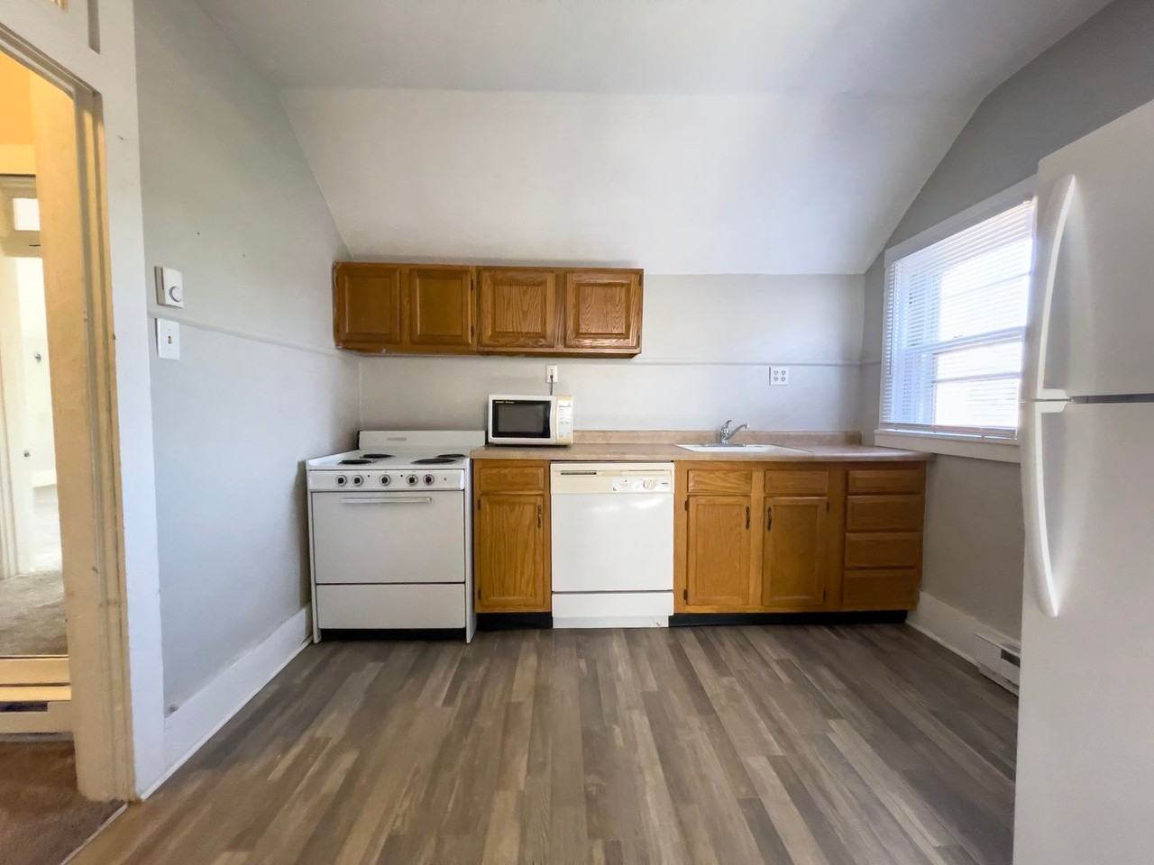 216 N McKinley Ave - Photo 2 of 18