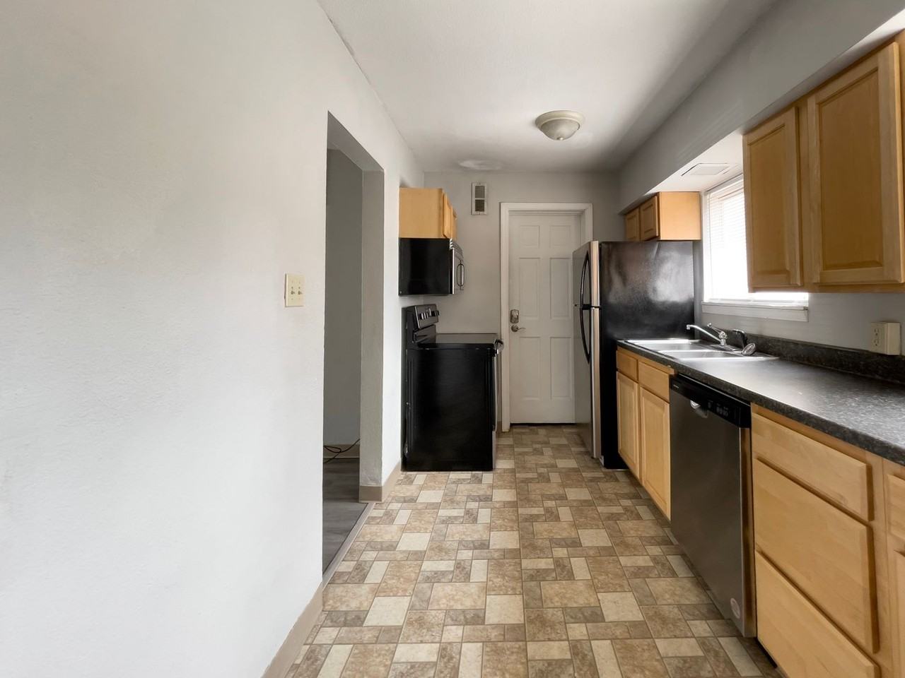 1619 West Gilbert Street - Photo 3 of 13