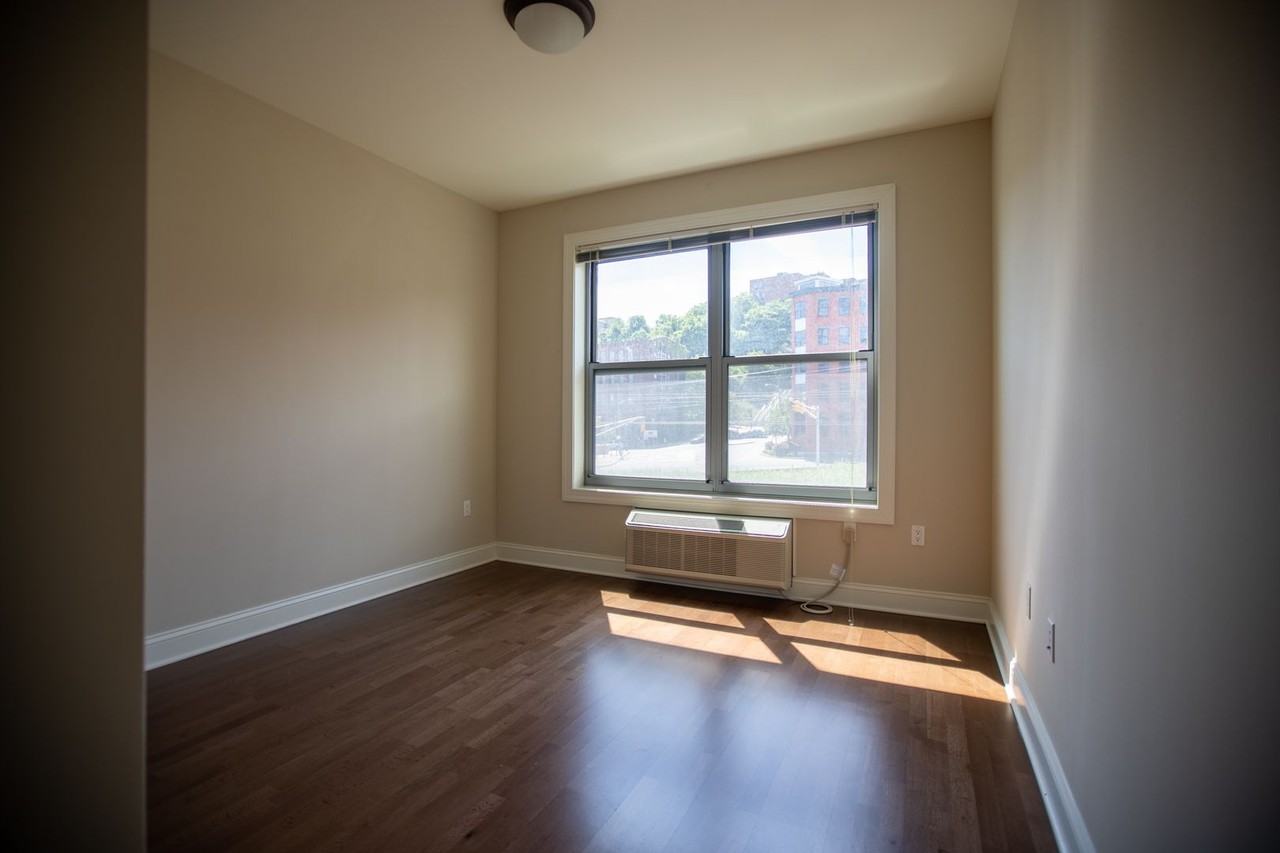 100 Marshall Street - Photo 5 of 25