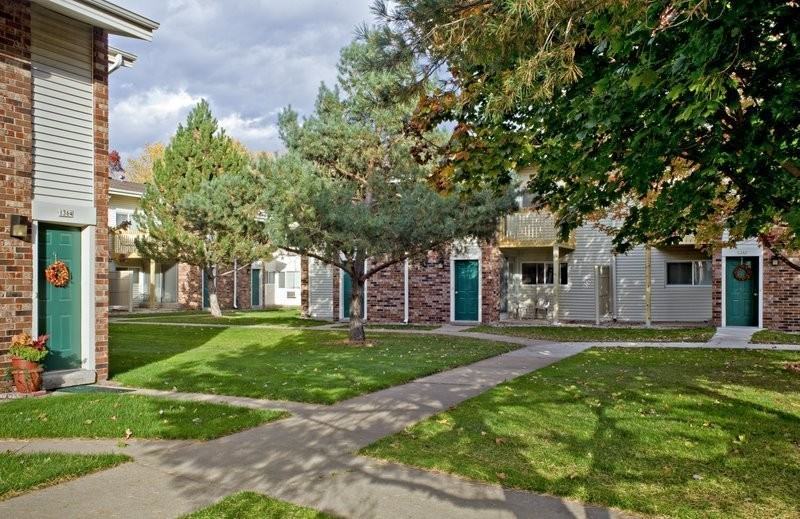 06-EG-Evergreen Apartments, LLC - Photo 2 of 7