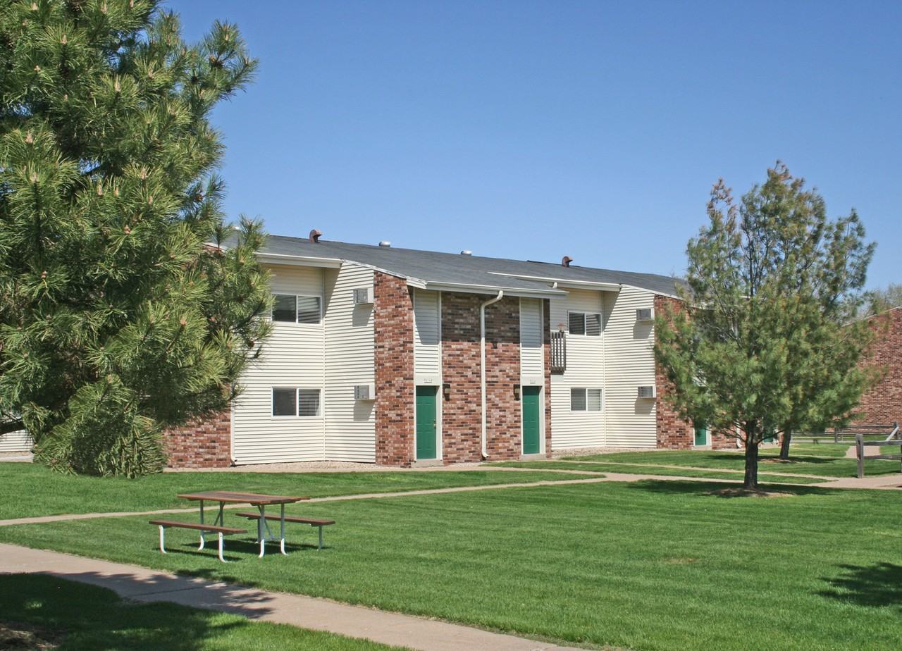06-EG-Evergreen Apartments, LLC - Photo 3 of 7