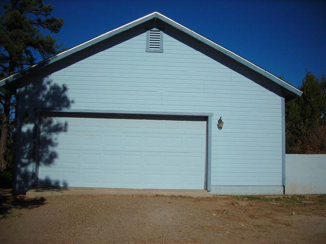 1030 Meadow Ln - Photo 2 of 8