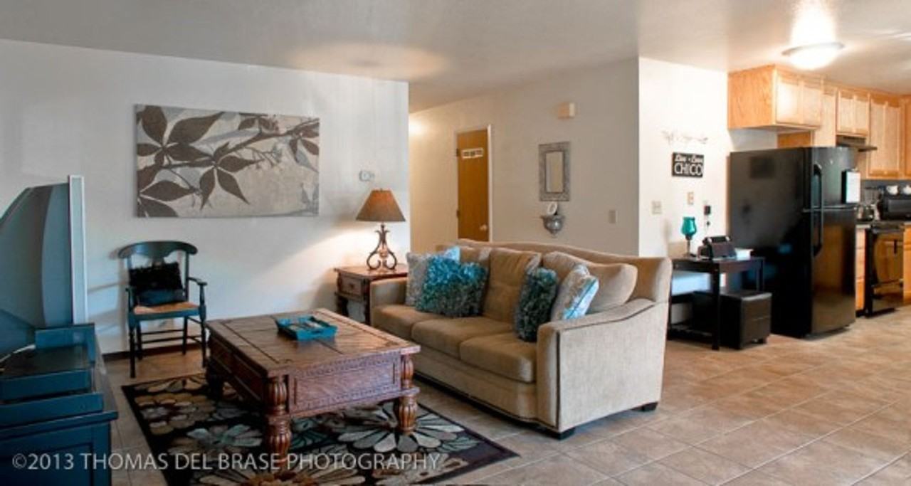 Creekside Manor - Photo 4 of 8