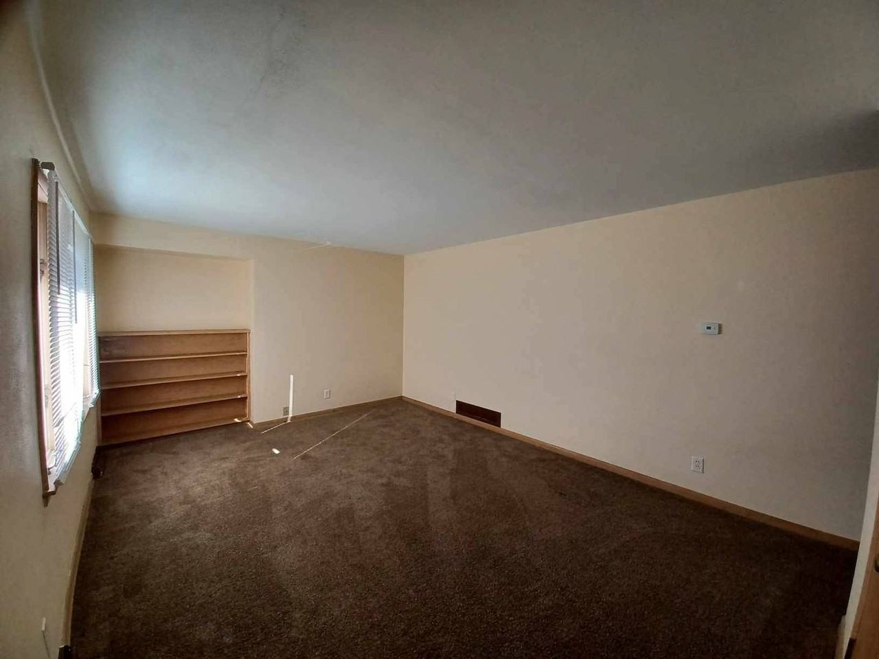 828 Royal Ave - Photo 2 of 6