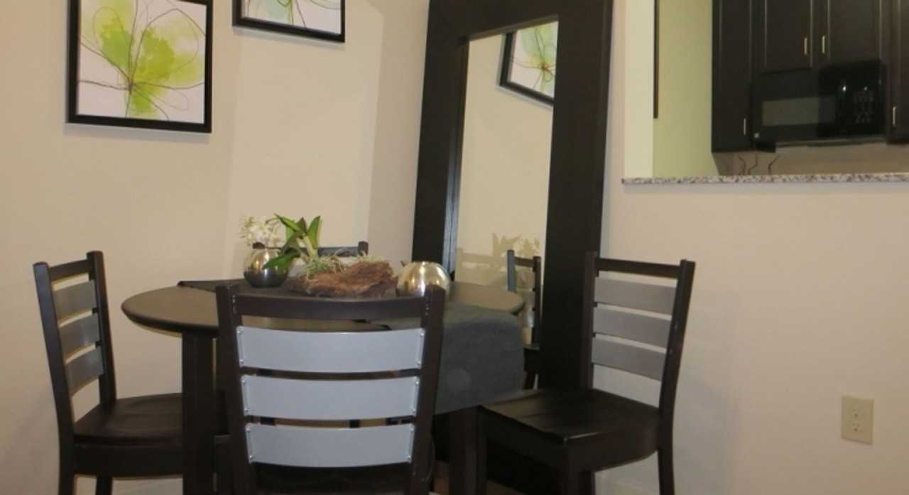 24 Longview Student Apartments - Photo 3 of 41