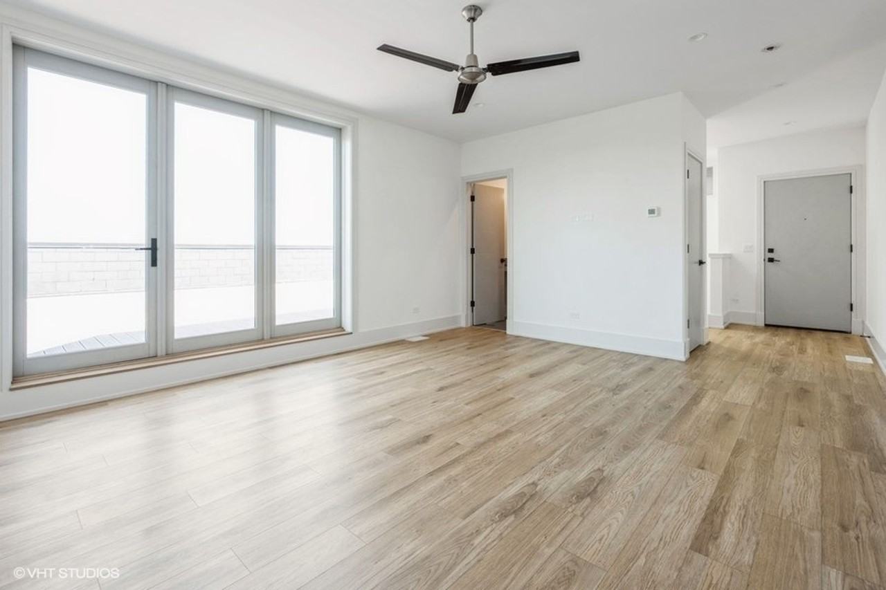 Ravenswood Building - Photo 2 of 14
