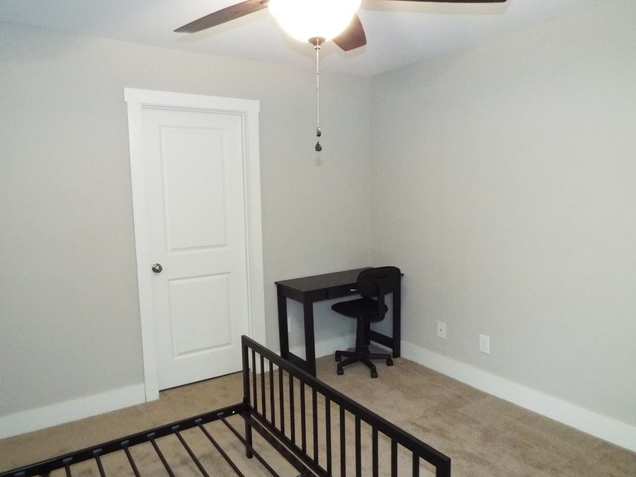 Highlands at Cullowhee Nice at a Great Price! Private Bedroom in a 4 Bedroom Apartment, shared common area next to WCU. - Photo 6 of 34