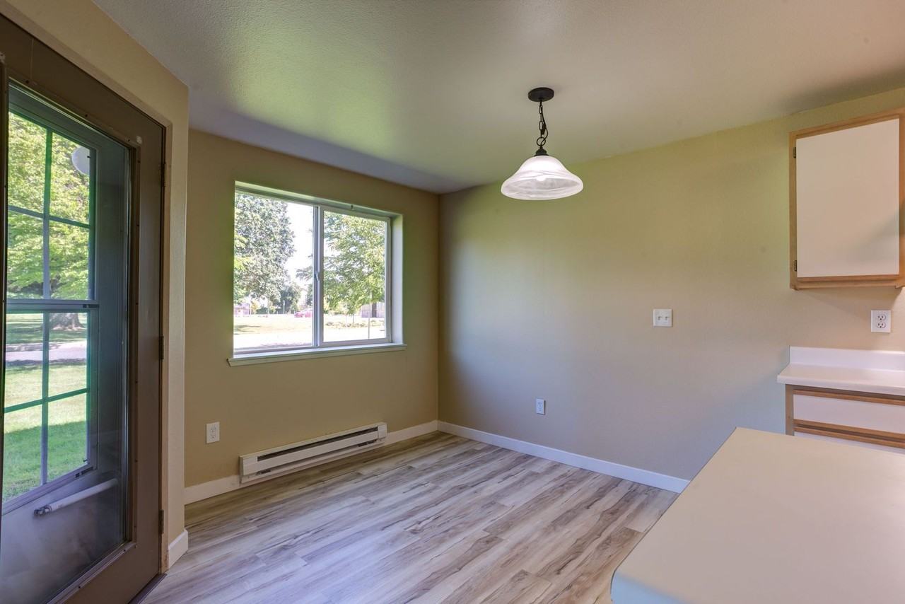 Creekside Apartments^ - Photo 4 of 30