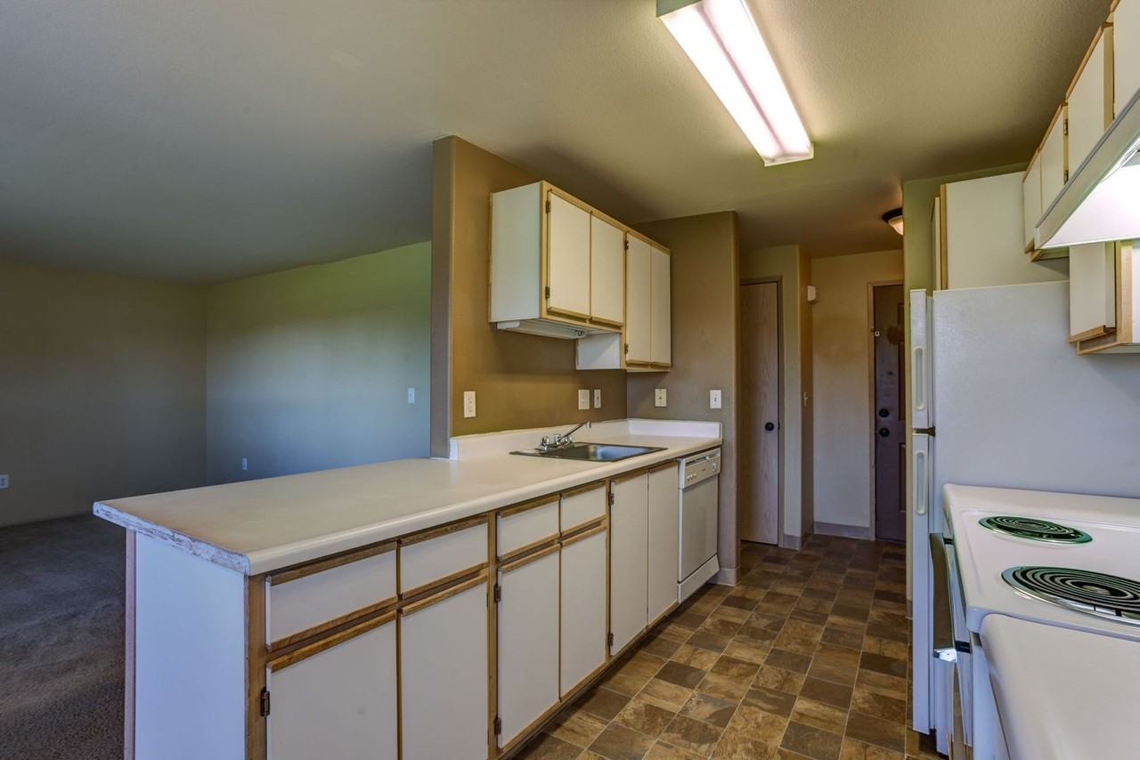 Creekside Apartments^ - Photo 6 of 30