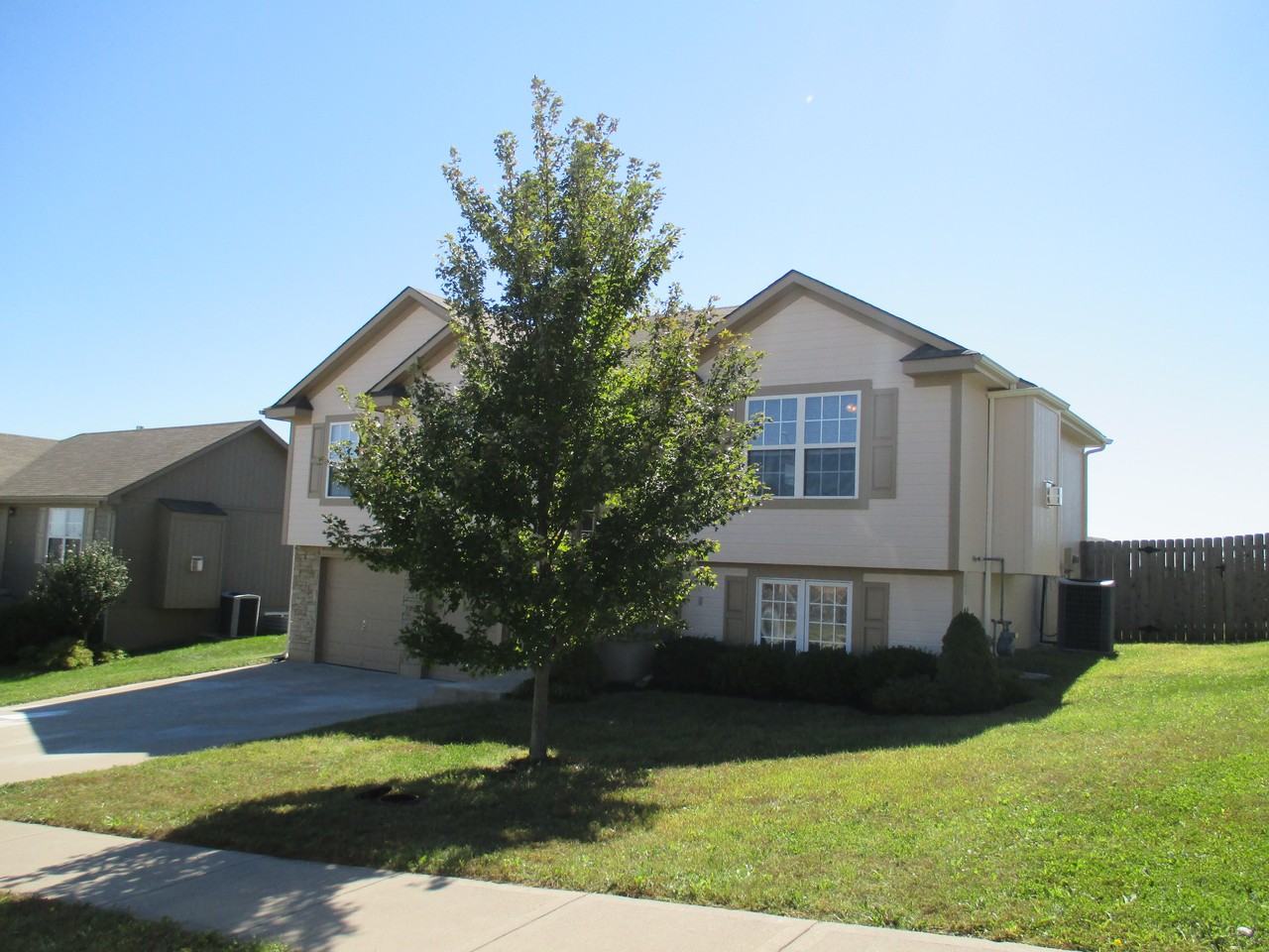 1507 NW High View Dr - Photo 2 of 18