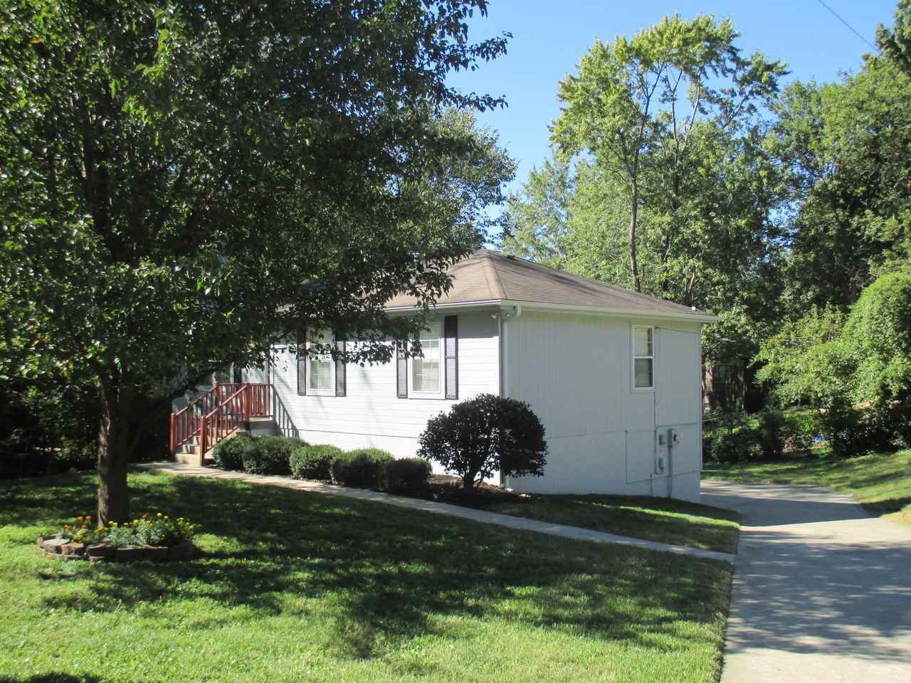 2800 S Whitney Ave - Photo 3 of 20