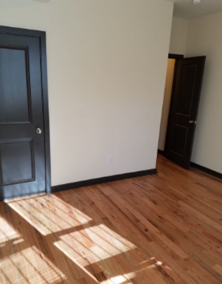 1526 Fontain - Photo 3 of 8