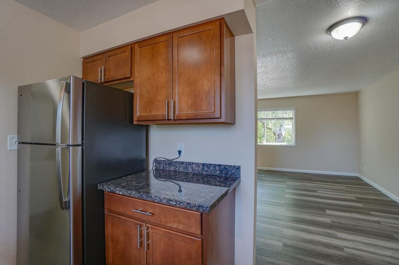 Cardinal Terrace - Photo 4 of 26