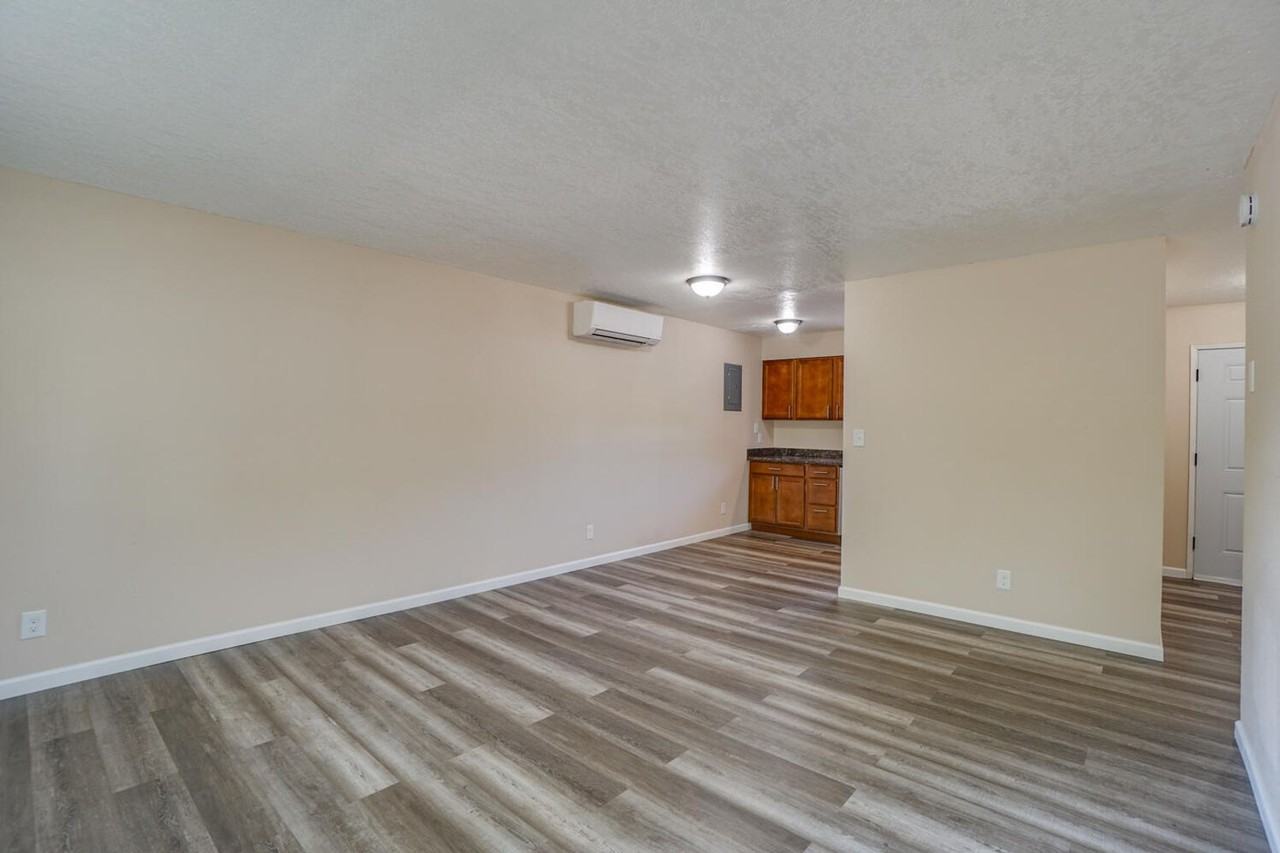 Cardinal Terrace - Photo 5 of 26