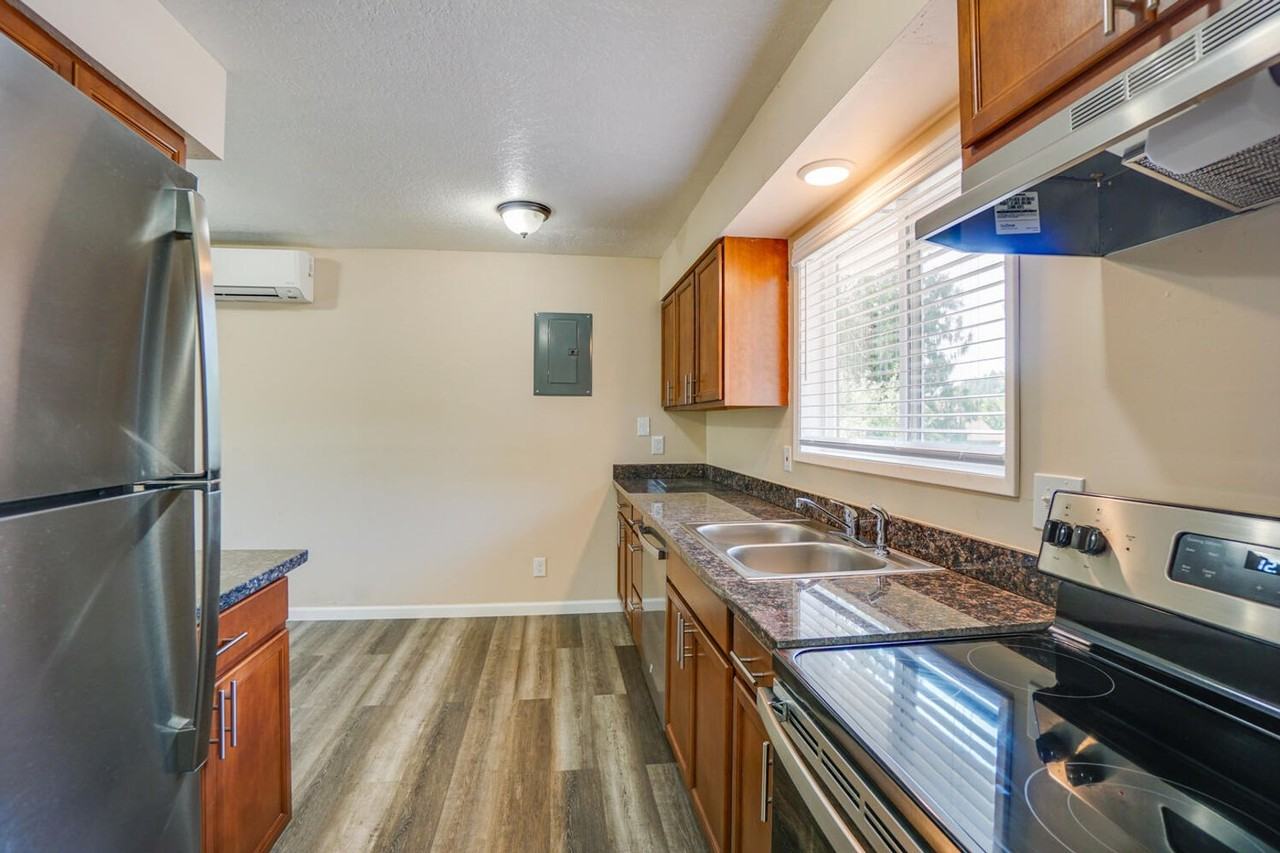 Cardinal Terrace - Photo 6 of 26