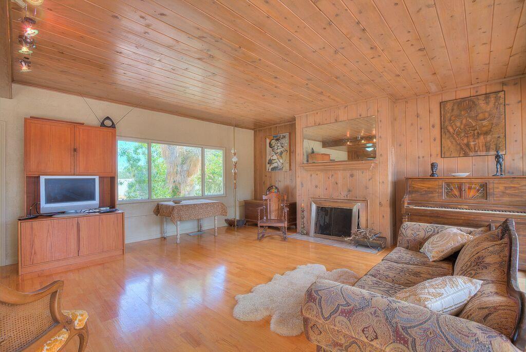 1001 Madison St NE - Photo 2 of 19