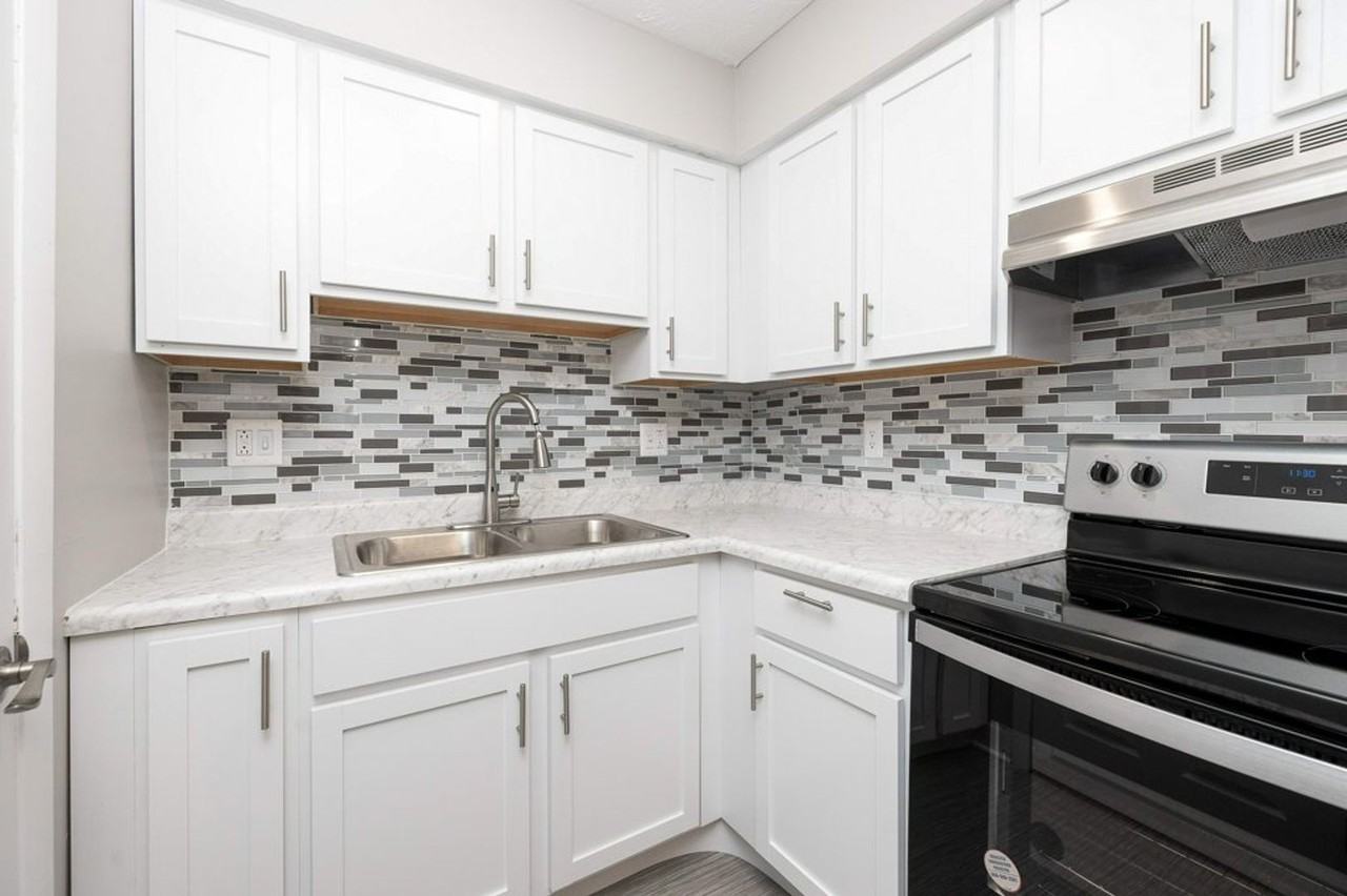 TOWNHOMES AT EASTON PARK - Photo 5 of 27