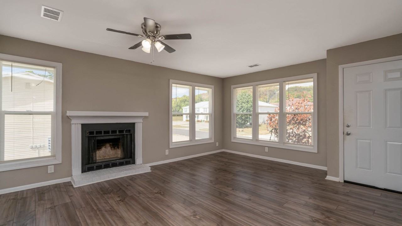 2709 Lantern Walk SE - Photo 2 of 13