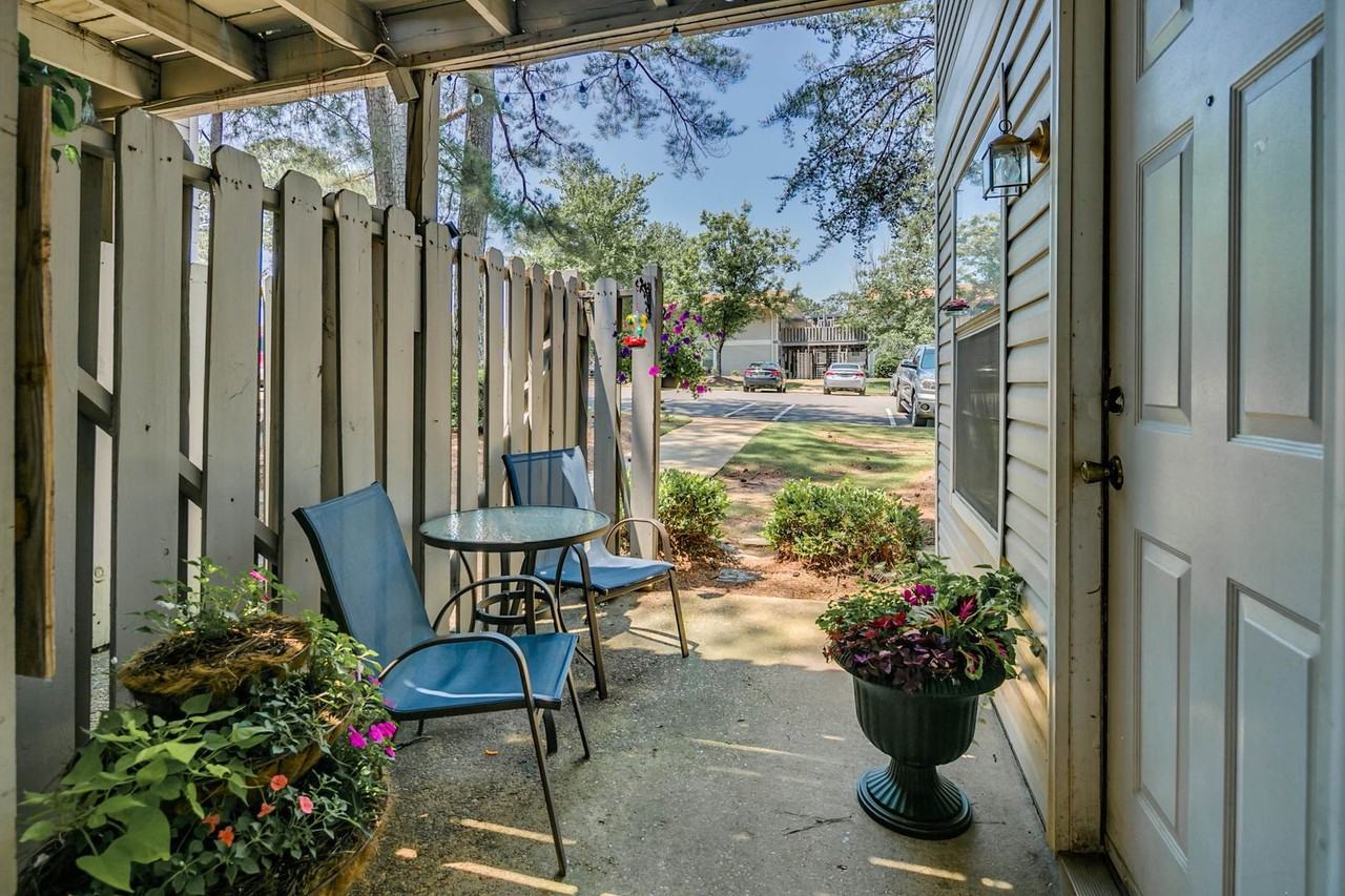 Essex Square Apartments - Photo 3 of 50