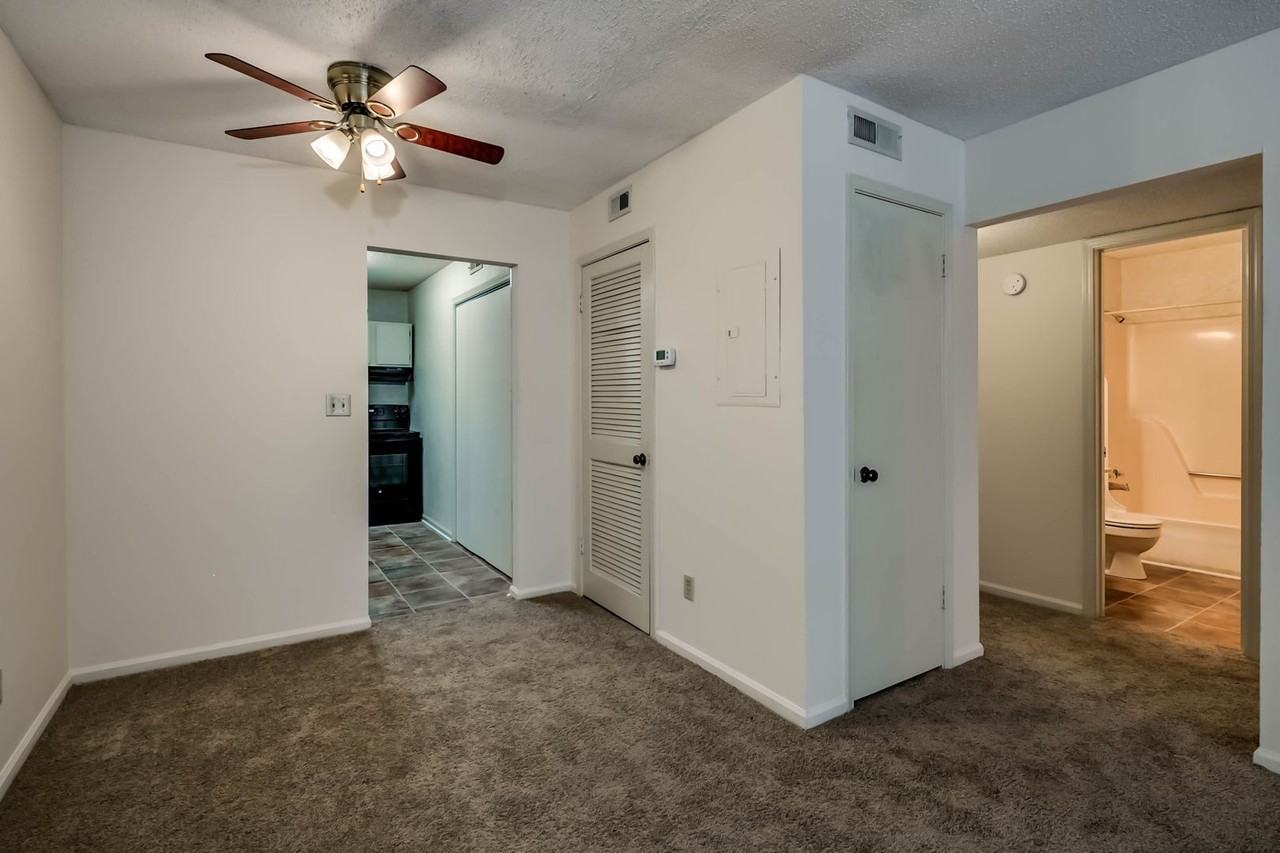 Essex Square Apartments - Photo 6 of 50