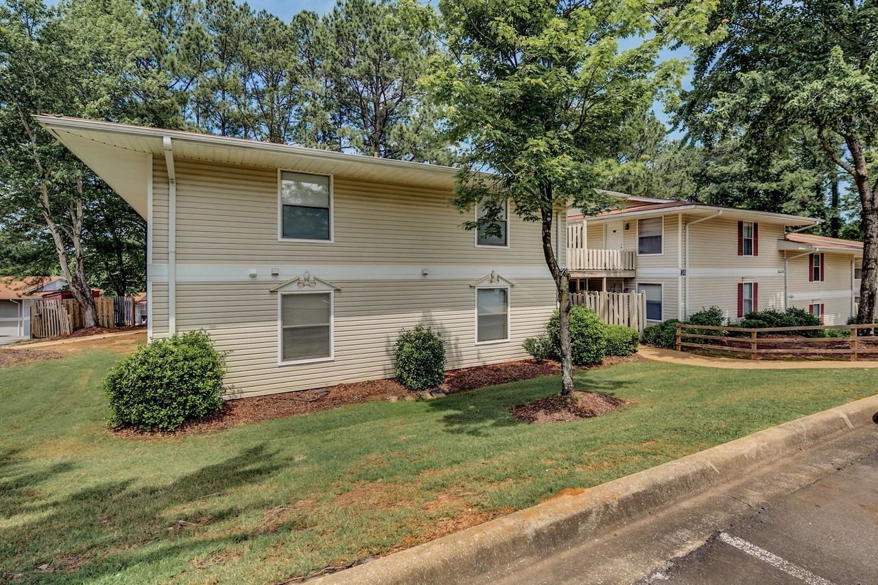 Essex Square Apartments - Photo 7 of 50