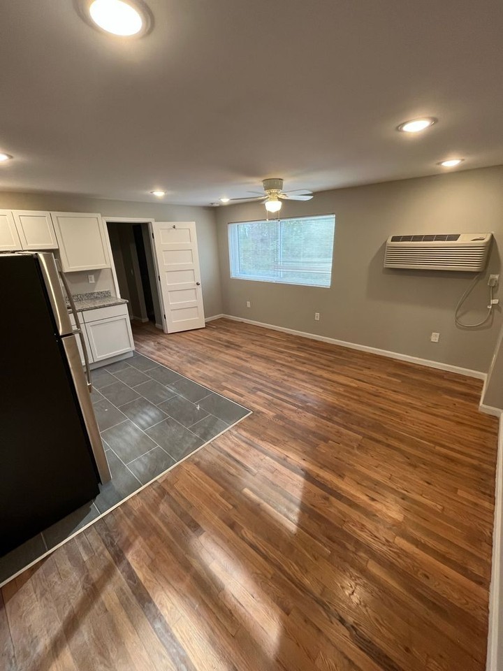 1-17 2341 Burnet Avenue - Photo 5 of 18