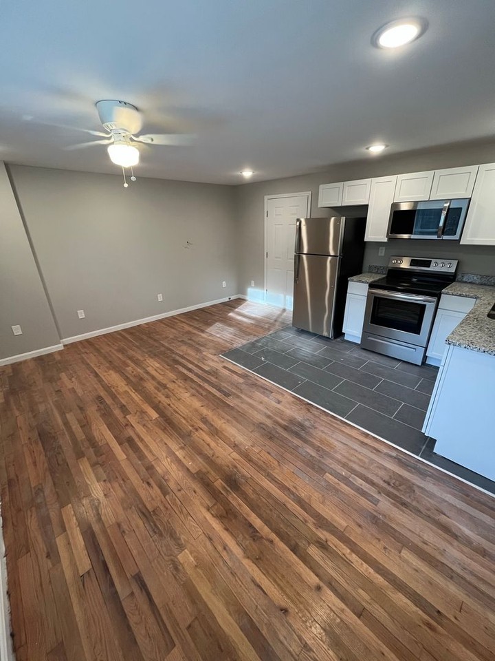 1-17 2341 Burnet Avenue - Photo 6 of 18