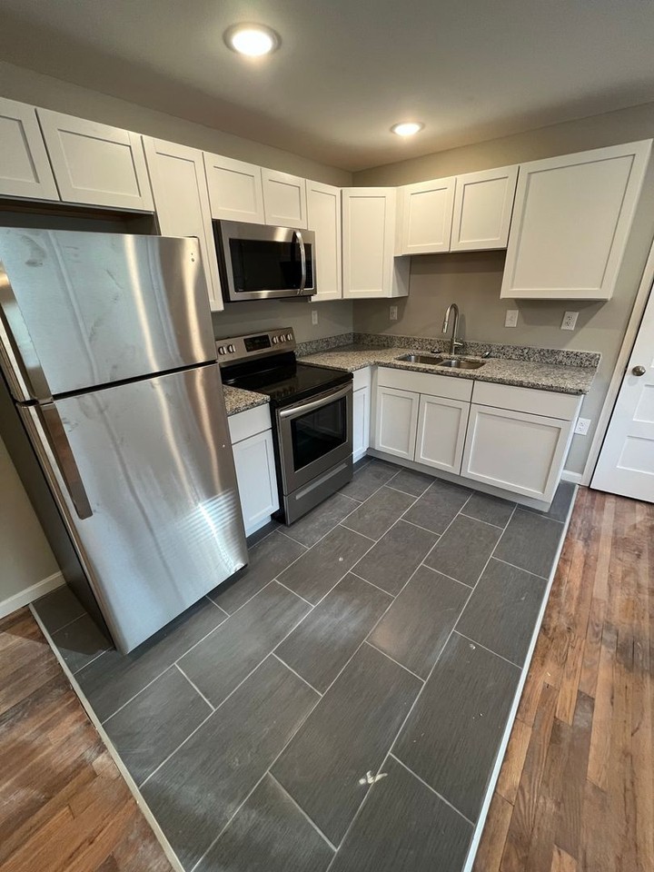 1-17 2341 Burnet Avenue - Photo 7 of 18