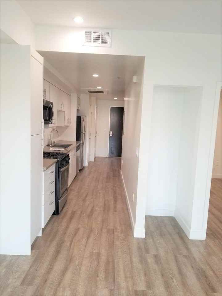 744 Hartford Ave - Photo 6 of 40