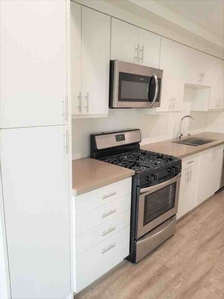 744 Hartford Ave - Photo 7 of 40