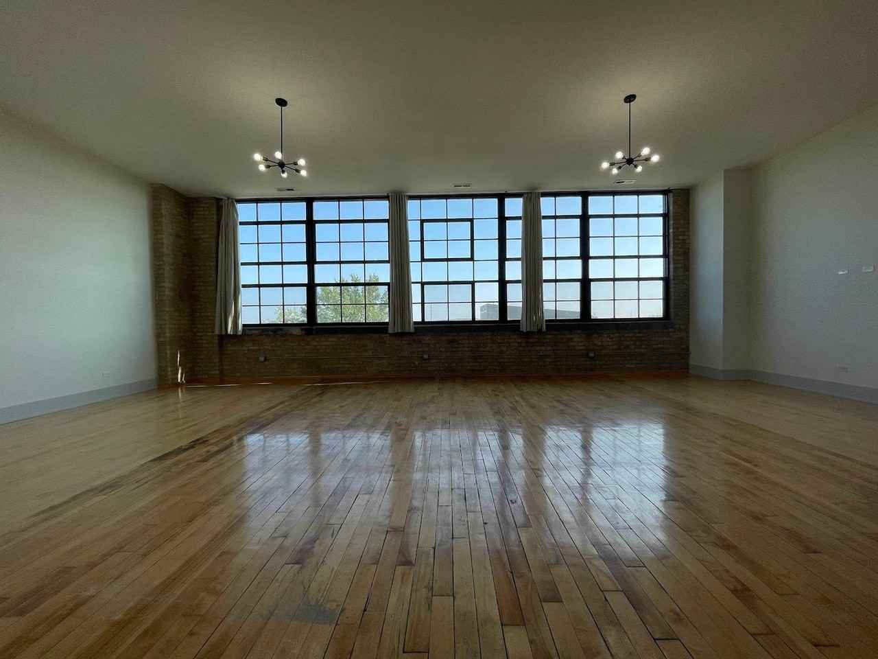 1432 W 21st St, - Photo 2 of 31