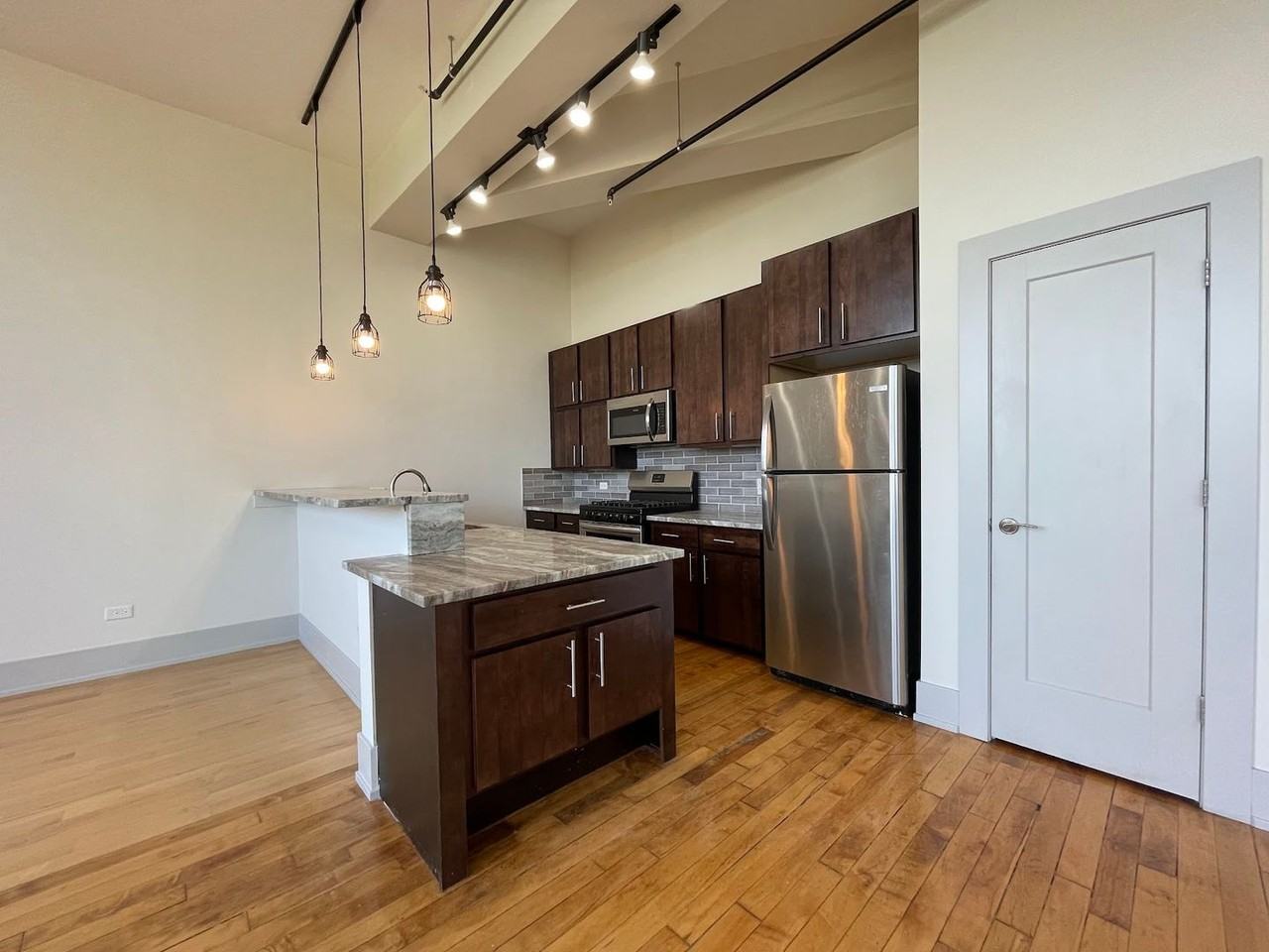 1432 W 21st St, - Photo 3 of 31