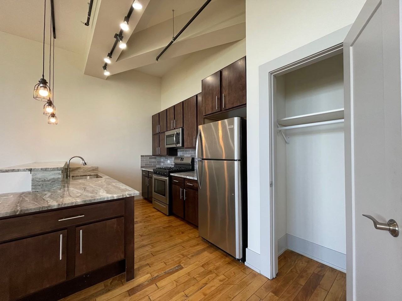 1432 W 21st St, - Photo 6 of 31