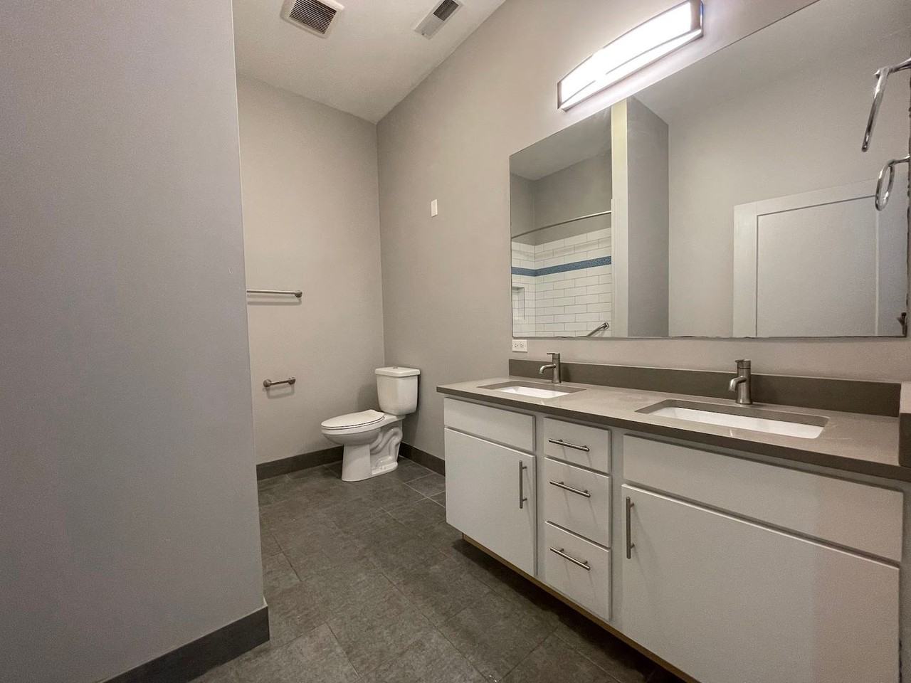 1432 W 21st St, - Photo 5 of 31