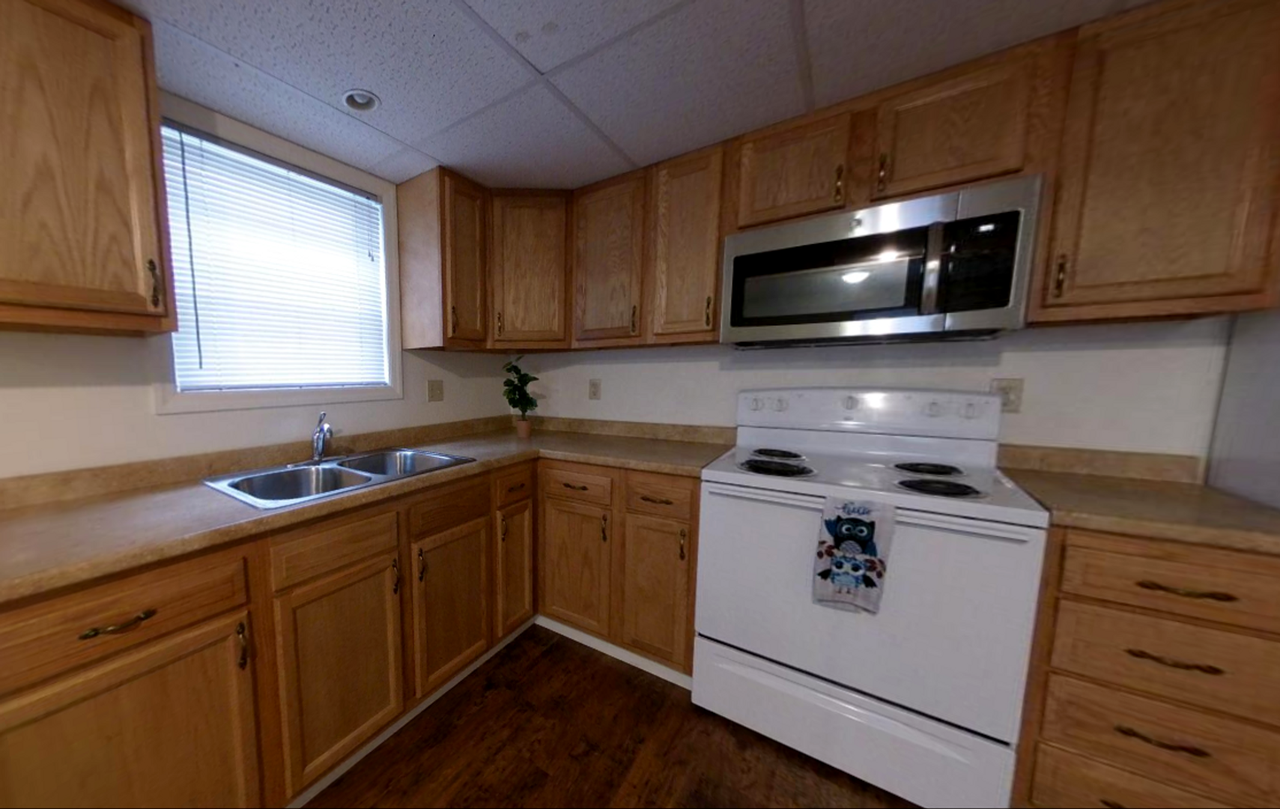 Crimson Court Grant Street - Photo 4 of 15