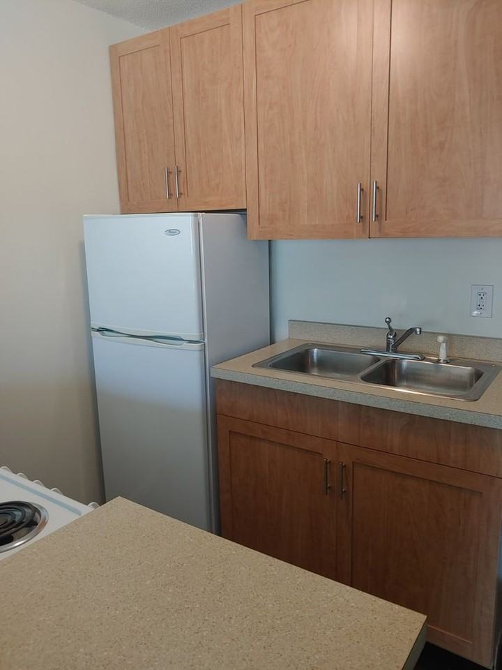 3030 Irving Ave S - Photo 3 of 28