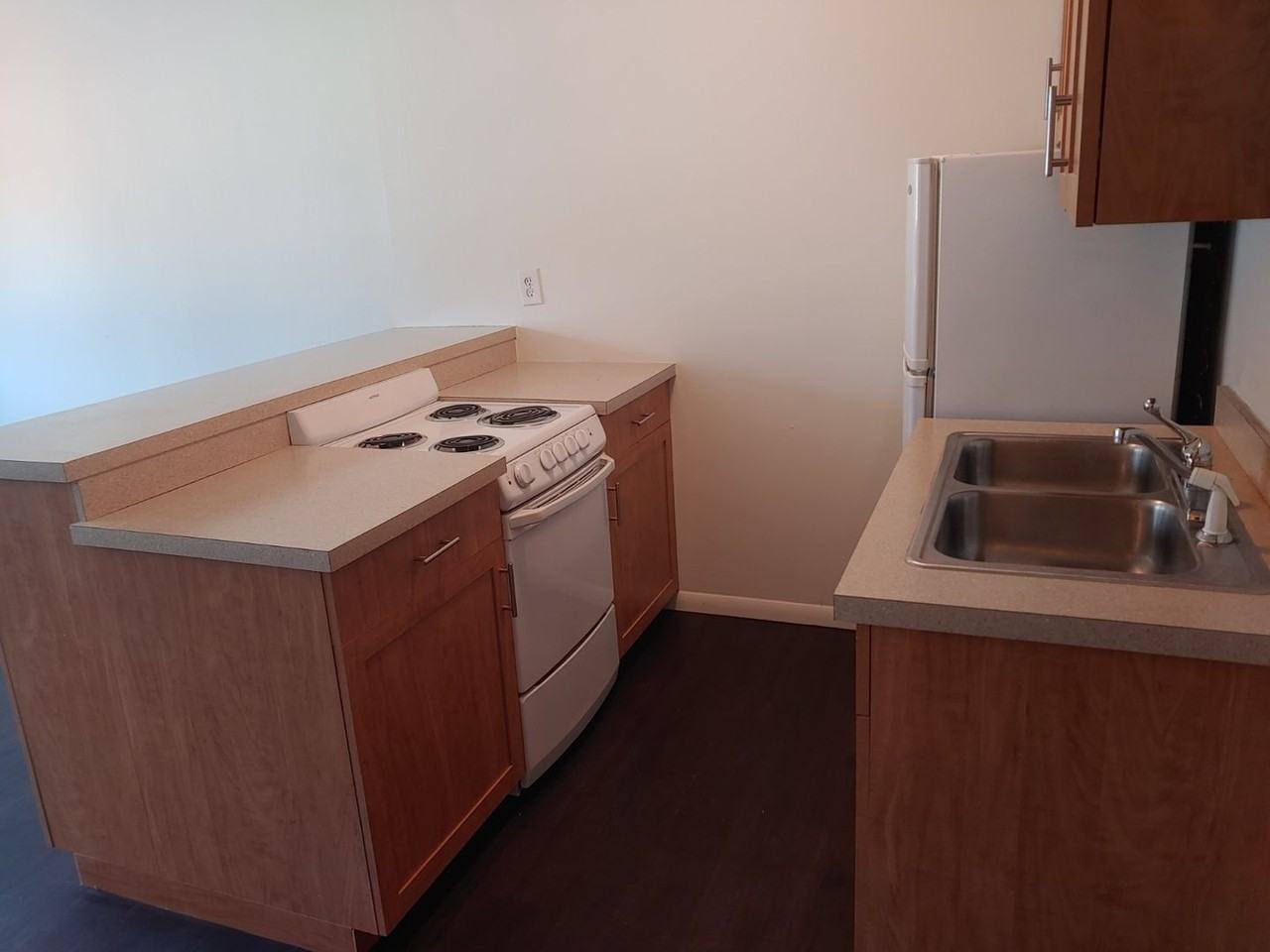 3030 Irving Ave S - Photo 5 of 28