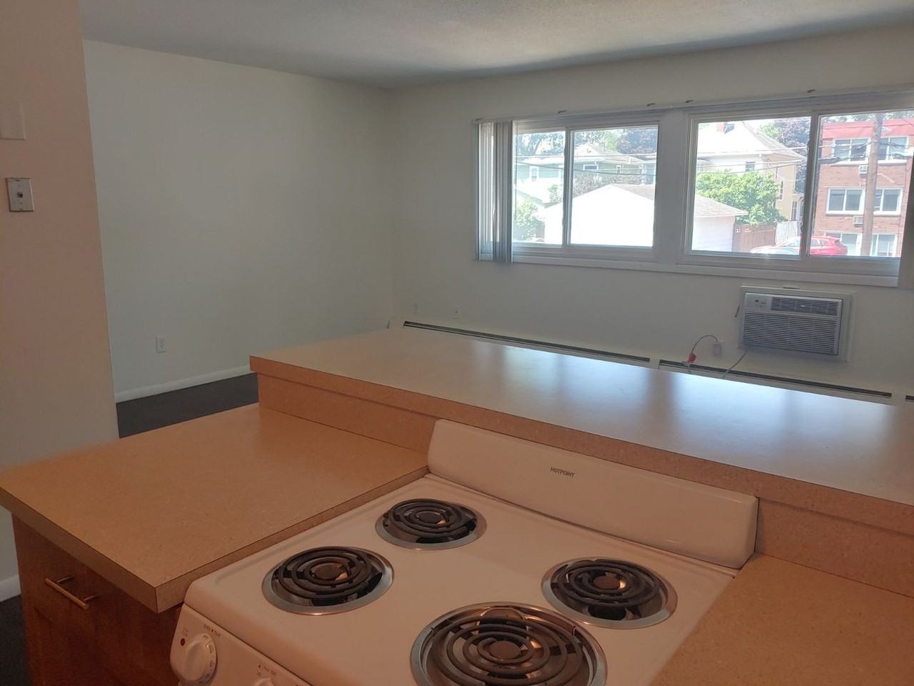 3030 Irving Ave S - Photo 6 of 28