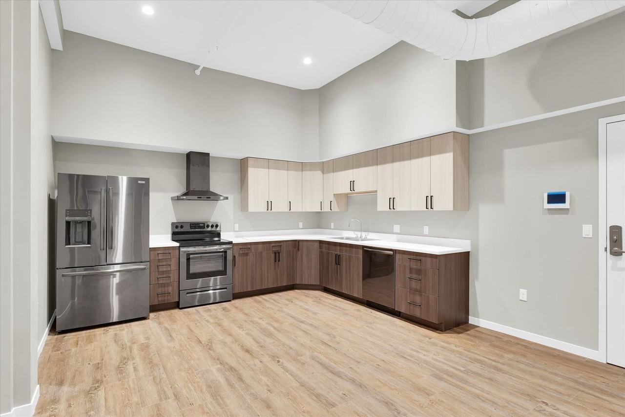 209 N Neil St - Photo 3 of 19