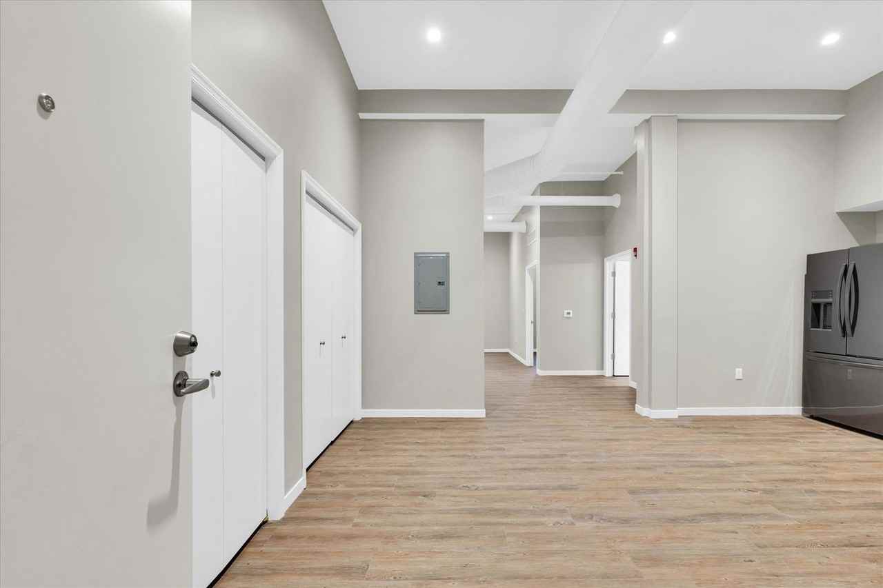 209 N Neil St - Photo 4 of 19