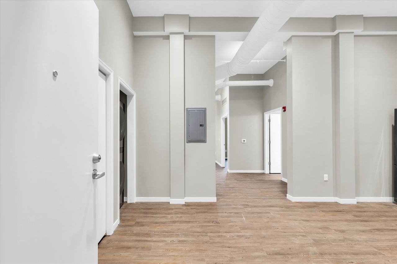 209 N Neil St - Photo 4 of 21