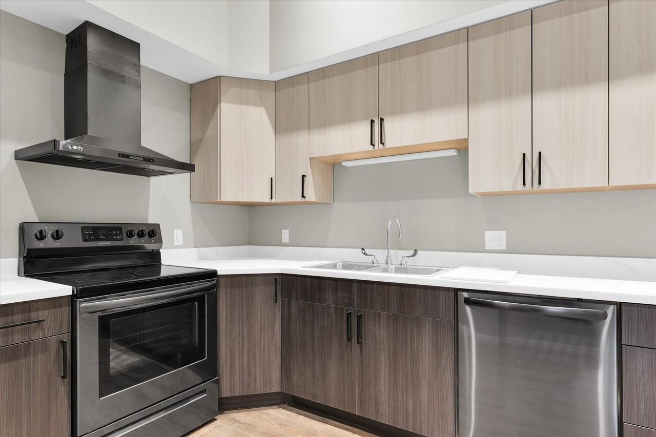 209 N Neil St - Photo 5 of 21