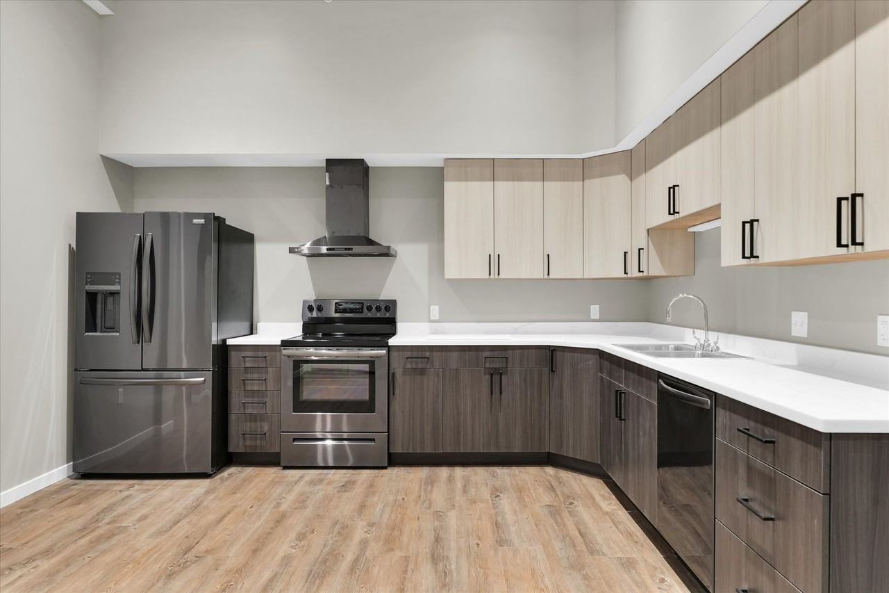 209 N Neil St - Photo 5 of 19