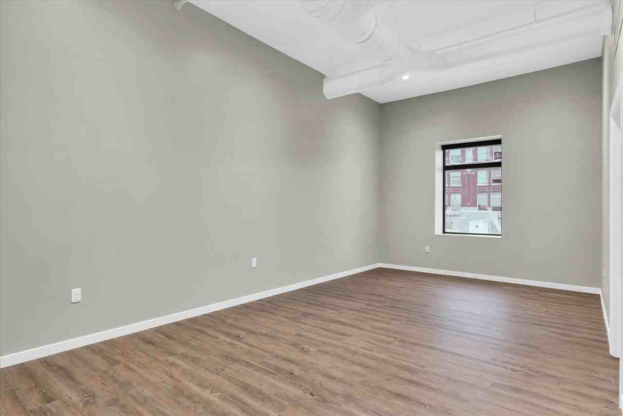 209 N Neil St - Photo 7 of 19