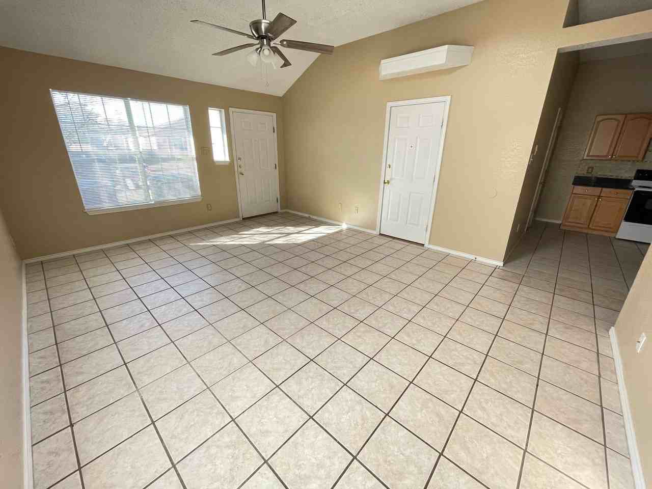 213 Janelle Dr - Photo 3 of 14